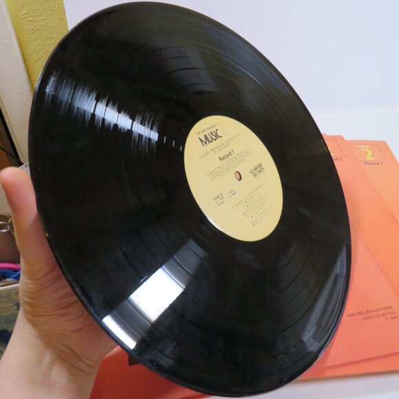 Spectrum of Music LEVEL 2, complete (7 records) Macmillan Music Classroom - Picture 10 of 12